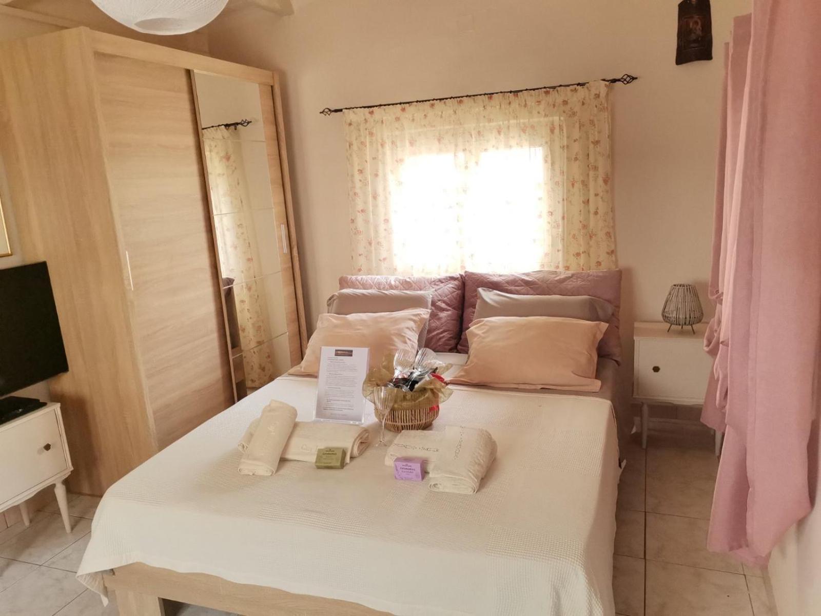 Serenity House Spiatza Katarrakhion ภายนอก รูปภาพ